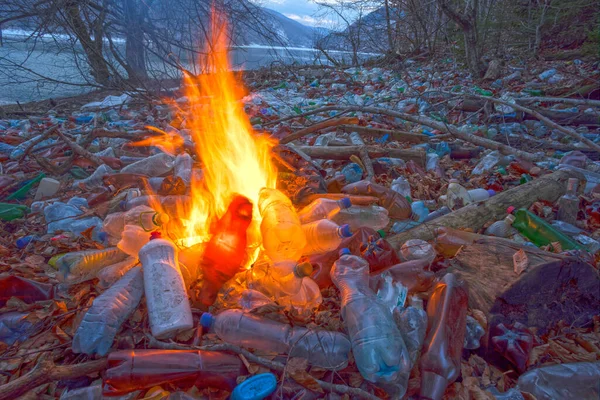 Turistická Fotografie Panorama Ekologické Katastrofy Řeka Odnáší Plastový Odpad Evropy — Stock fotografie