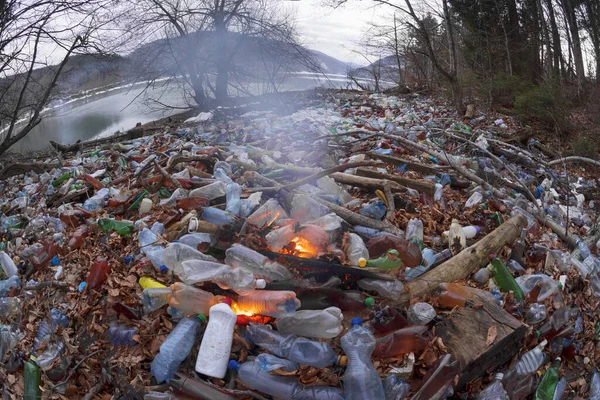 Touriste Photographié Panorama Catastrophe Écologique Fleuve Transporte Des Déchets Plastiques — Photo