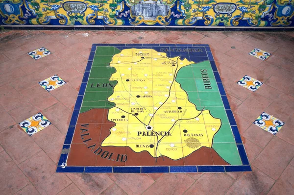 스페인 세비야의 플라자데 에스파나 지방을 대표하는 가즈보에 팔렌시아 세라믹 독특하고 — 스톡 사진