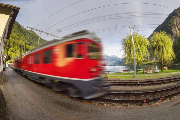 Bellissimo Lago Naturale Nella Valle Del Poschiavo Nel Cantone Dei — Foto Stock