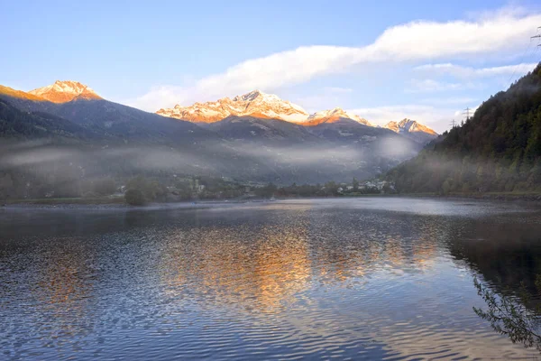 Красивое Природное Озеро Долине Поскьяво Кантоне Грисонс Швейцария Используется Качестве — стоковое фото