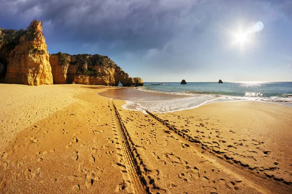 Пляж Портимао Является Любимым Местом Отдыха Португальцев Приезжающих Европейцев Чистый — стоковое фото