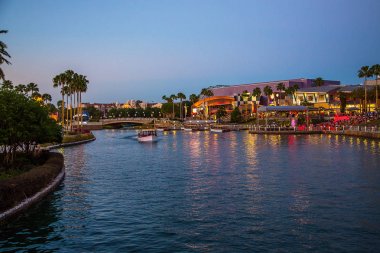 Güzel bir akşam görünümü Universal Studio eğlence parkı Orlando, Florida, ABD.