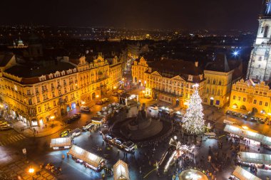 Eski Şehir Meydanı, Prague, Çek Cumhuriyeti, Noel sezonu üzerinde 05 Aralık 2016 yılında Prag sırasında. Her yıl Noel Pazar Kasım sonunda başlar..