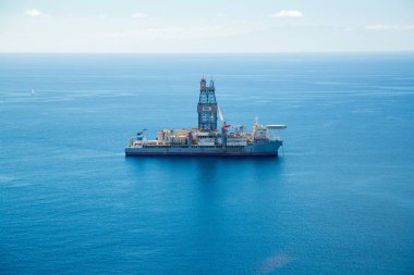 Petrol platformu duran tanker gemisi 