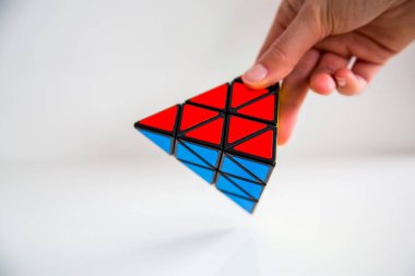 Rubik küpü ele renkli sahip değiştirilme tarihi