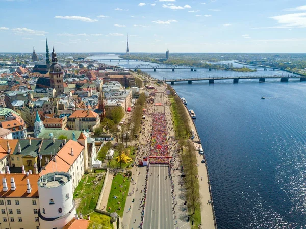 Gente corriendo en la maratón de Riga Lattelecom —  Fotos de Stock