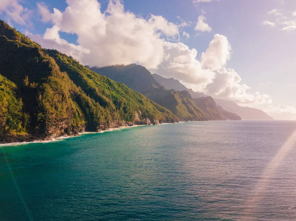 惊人的全景的 巴利海岸悬崖从上面 空中场景 美丽的夏威夷群岛 人间天堂 — 图库照片