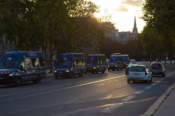 Paris Francja Kwietnia 2016 Samochody Policji Ulicach Paryża Podczas Zachodu — Zdjęcie stockowe