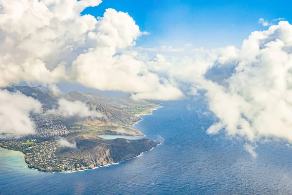 Yukarıda Büyük Bir Adada Güzel Havadan Görünümü — Stok fotoğraf