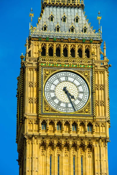 伦敦西敏寺大桥的大本钟 关闭查看 — 图库照片