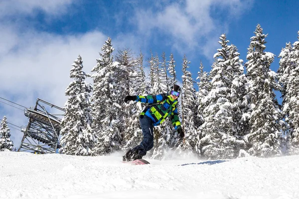 Man Snowboarding Slopes Mountains — Stock Photo, Image