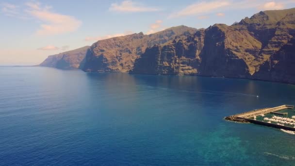 Piękny Widok Lotu Ptaka Los Gigantes Cliff Wyspy Kanaryjskie Teneryfa — Wideo stockowe