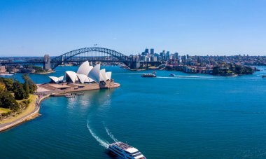 Güzellikler Harbour Köprüsü, Botanik Bahçesi ve Opera Binası ile Sydney harbour bölgesinin.