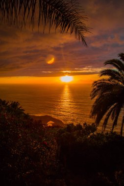 Kanarya Adası'Atlas Okyanusu günbatımı manzarası