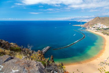Teresitas görünümü Tenerife adasında plaj