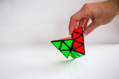 Rubik küpü ele renkli sahip değiştirilme tarihi
