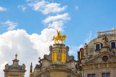 Brussel Grand Place üzerinde tarihi binalar