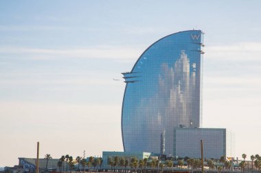 W Barcelona otel, mimar Ricardo Bofill tarafından dizayn edilmiş olup önden görünümü