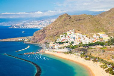 Teresitas görünümü Tenerife adasında plaj