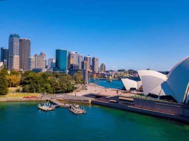 Yukarıdan Sydney şehir Harbour bridge, Opera Binası karınca liman ile inanılmaz hava görüntüleri görüntüsü. 10 Nisan 2016. Sydney, Avustralya.