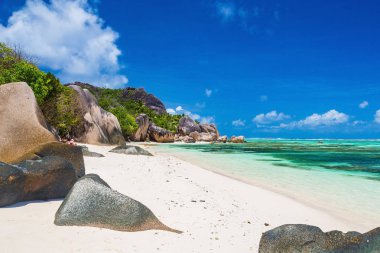 Seychelles Adaları'nın kıyısında güzel egzotik Plajı.