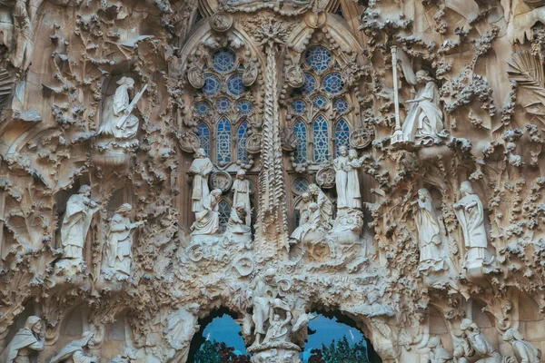 Szczegółowy Widok Fasadę Kościoła Sagrada Familia Barcelonie Hiszpania Kościół Rzymskokatolicki — Zdjęcie stockowe