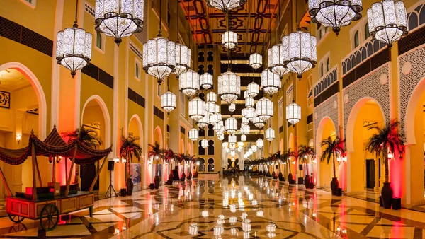 Hall de design de lobby de luxo no hotel — Fotografia de Stock