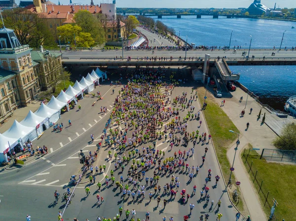 Gente corriendo en la maratón de Riga Lattelecom —  Fotos de Stock