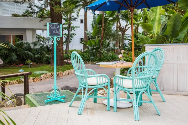 Tiffany Χρωματιστό Καρέκλες Στέκεται Έξω Στη Βεράντα Στο Εστιατόριο — Φωτογραφία Αρχείου