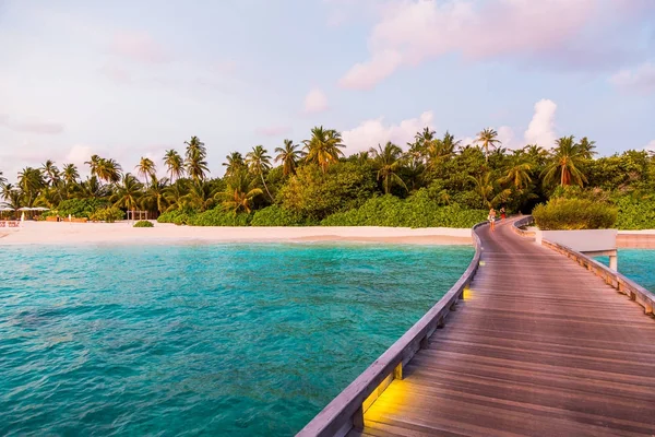 Molo Udająca Się Wyspę Czasie Zachodu Słońca Wyspy Malediwy — Zdjęcie stockowe