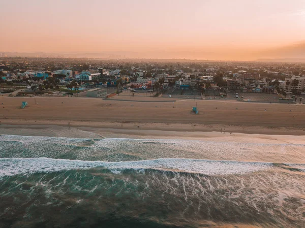 Схід сонця на пляжі Венеції в Лос-Анджелесі — стокове фото