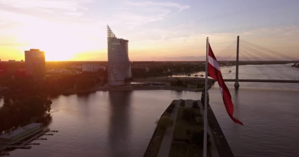 Hermosa Vista Aérea Atardecer Sobre Presa Riga Letonia Con Una — Vídeos de Stock