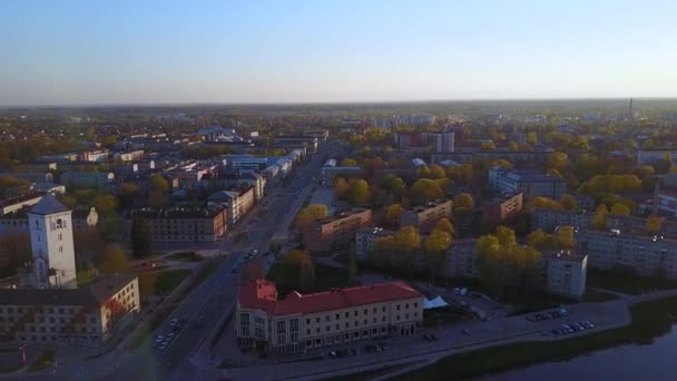 Belle vue aérienne de la ville de Jelgava, Lettonie. Heure du coucher du soleil .
