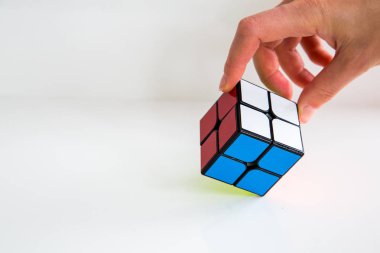 Rubik küpü ele renkli sahip değiştirilme tarihi