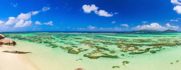 Wunderschöner Exotischer Strand Entlang Der Küste Auf Den Seychellen — Stockfoto