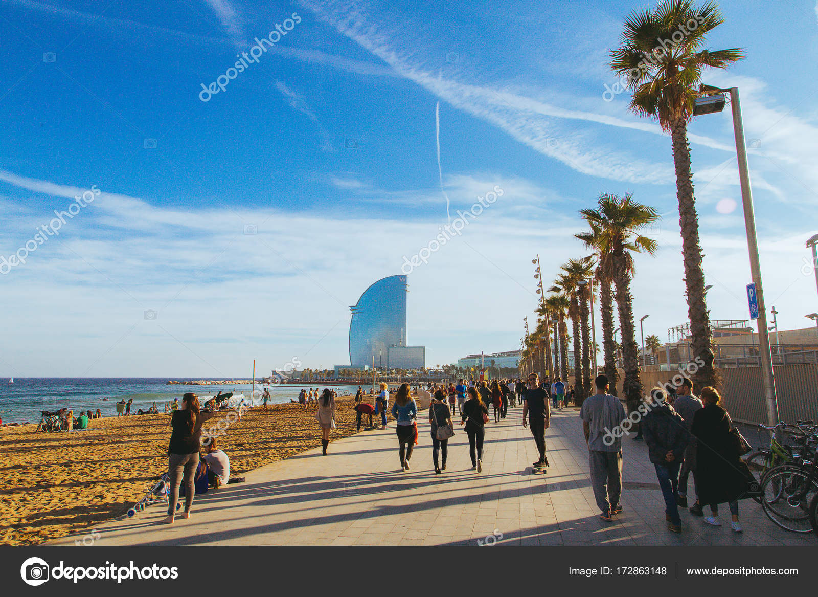 Plage Animée Barcelone Avec Vue étonnante Hôtel Horizon Les