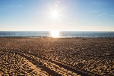 Portekiz güzel günbatımı Plajı.