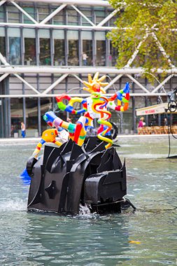 Paris güzel sokak sanatı çeşme Sanat Müzesi ve Pompidou.