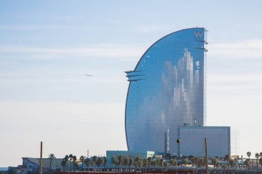 W Barcelona otel, mimar Ricardo Bofill tarafından dizayn edilmiş olup önden görünümü
