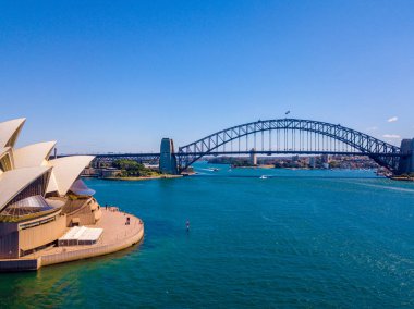 Harbour Köprüsü, Botanik Bahçesi ve Opera Binası ile Sydney harbour bölgesinin güzellikler. 10 Nisan 2016. Sydney, Avustralya.