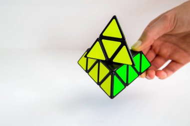 Rubik küpü ele renkli sahip değiştirilme tarihi