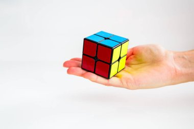 Rubik küpü ele renkli sahip değiştirilme tarihi