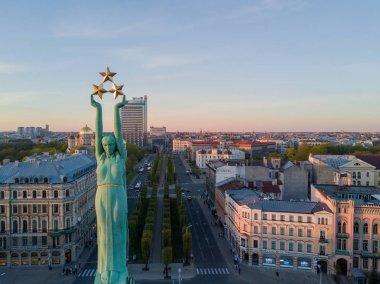 Riga günbatımı görünümünde Anıtı - Milda tarafından