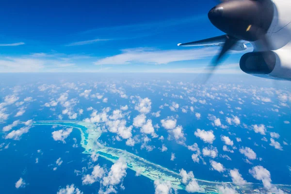 モルディブ環礁水上飛行機からの鳥瞰図 — ストック写真