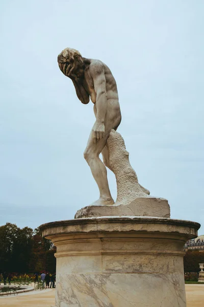 パリでの勝利の庭でカインの像 — ストック写真