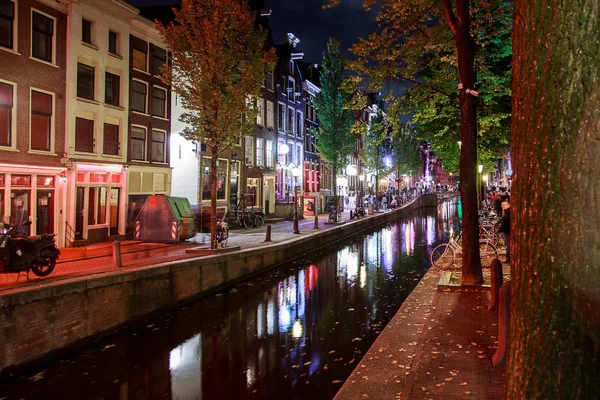 Barrio Rojo Amsterdam Con Canales Estrechos Través Ciudad Vista Nocturna — Foto de Stock