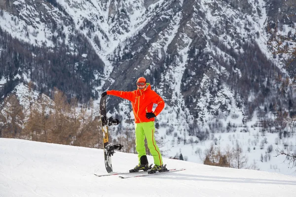 Esquiador Masculino Las Montañas Invierno — Foto de Stock