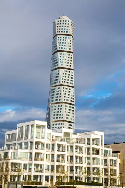 Das Westhafenareal mit dem sich drehenden Torso-Wolkenkratzer — Stockfoto