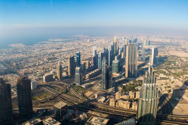 Panorama ve Dubai şehrin havadan görünümü